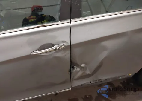 2015 Hyundai Sonata Hybrid z USA, uszkodzony, nr VIN KMHEC4A47FA131124